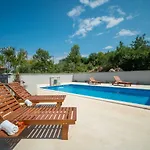 Ivana By Interhome Tatil Evi *